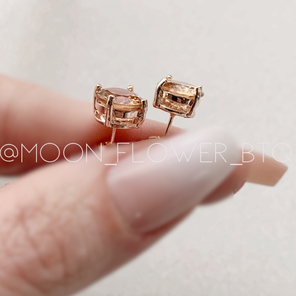 18k Rose Gold Stud Earrings - Picture 3 of 8